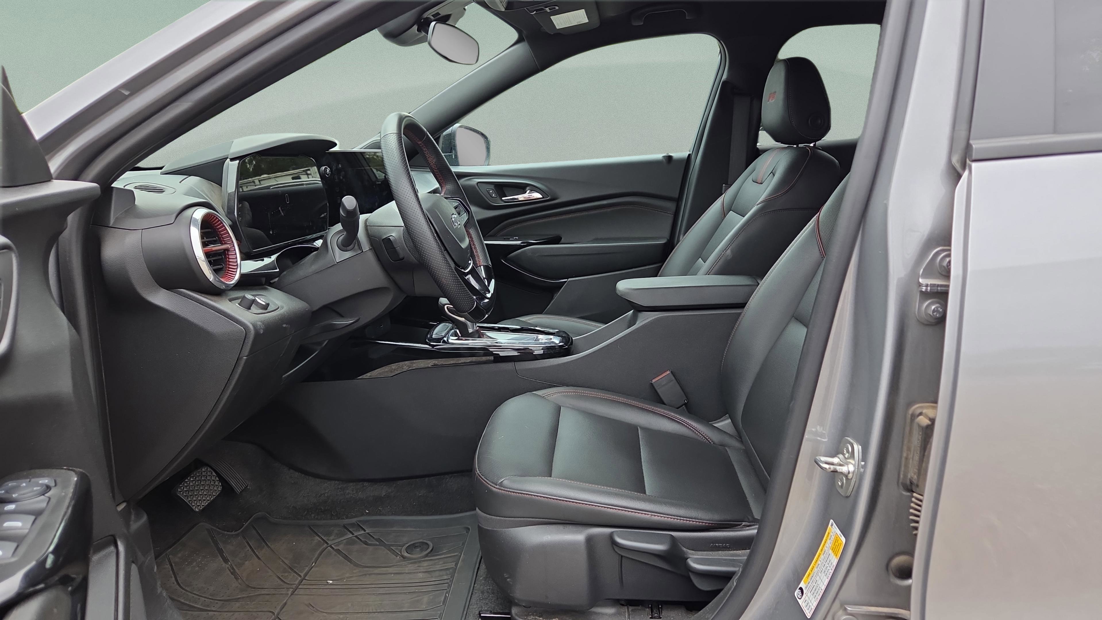 Used 2025 Chevrolet Trax RS w/ Driver Confidence Package FWD image 9