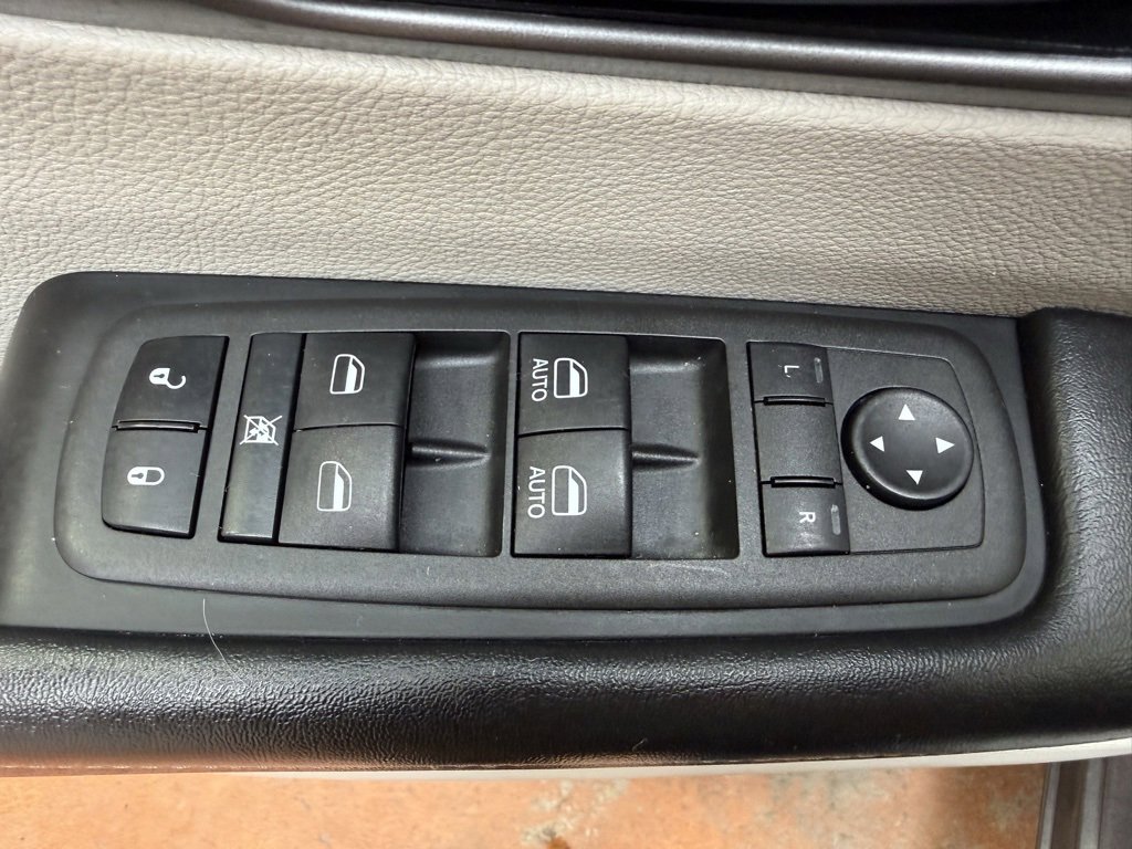 Used 2022 Chrysler Pacifica Touring-L image 22