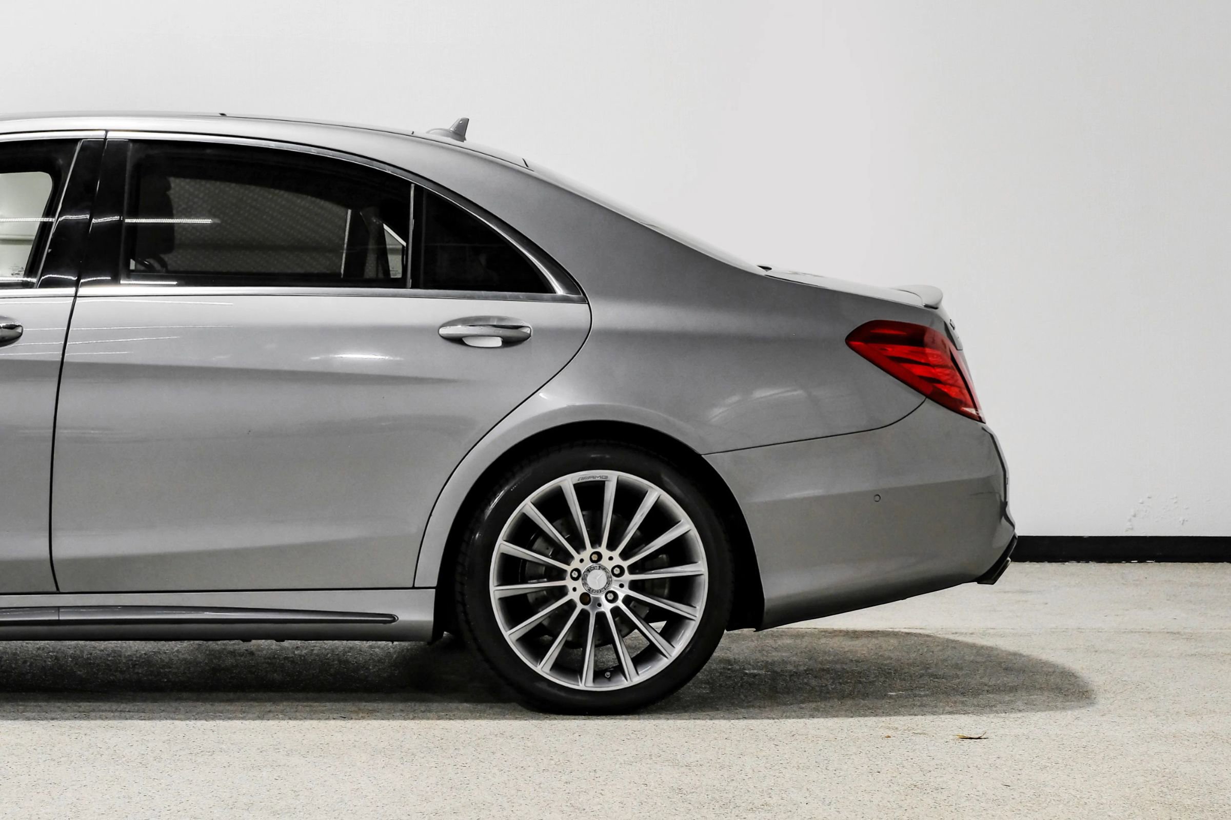 Used 2015 Mercedes-Benz S 550 Sedan w/ Sport Package w/ Sport Package image 15