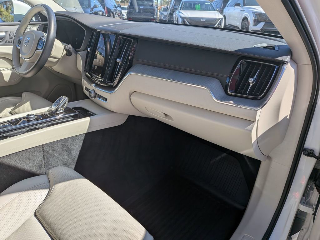 Used 2023 Volvo XC60 B6 Ultimate w/ Climate Package image 32