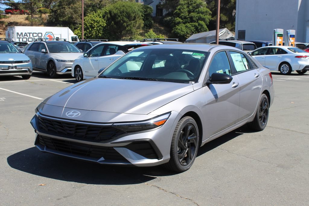 New 2026 Hyundai Elantra Sport FWD image 3