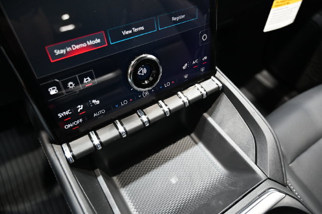 New 2027 GMC Terrain Elevation w/ Elevation Premium Package FWD image 17