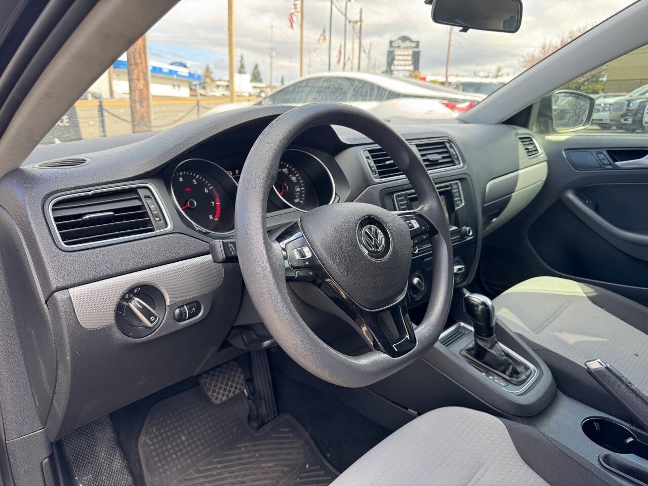 Used 2017 Volkswagen Jetta S image 5
