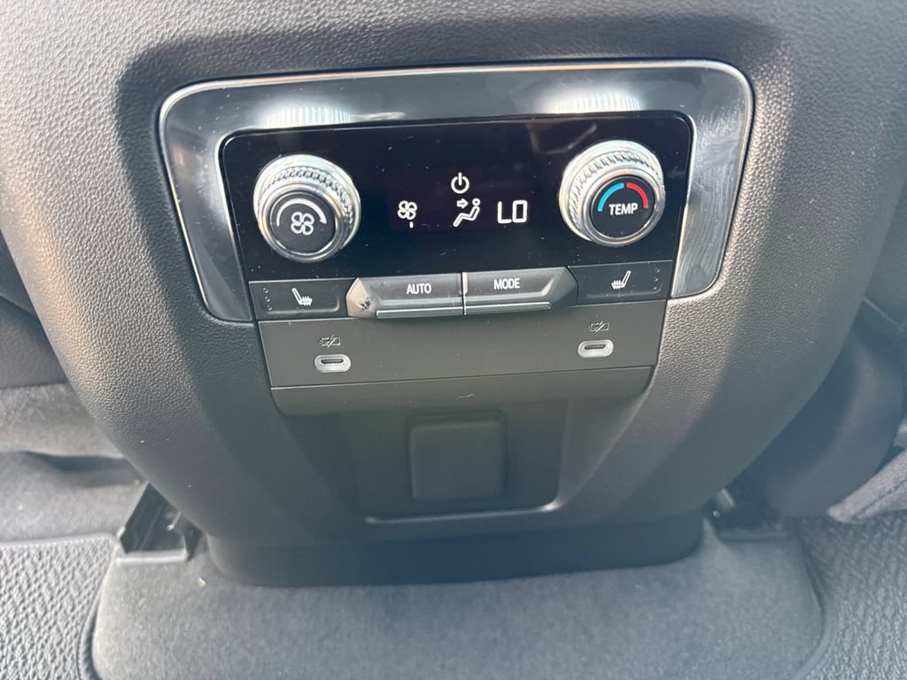 Used 2024 GMC Yukon Denali AWD/4WD image 40