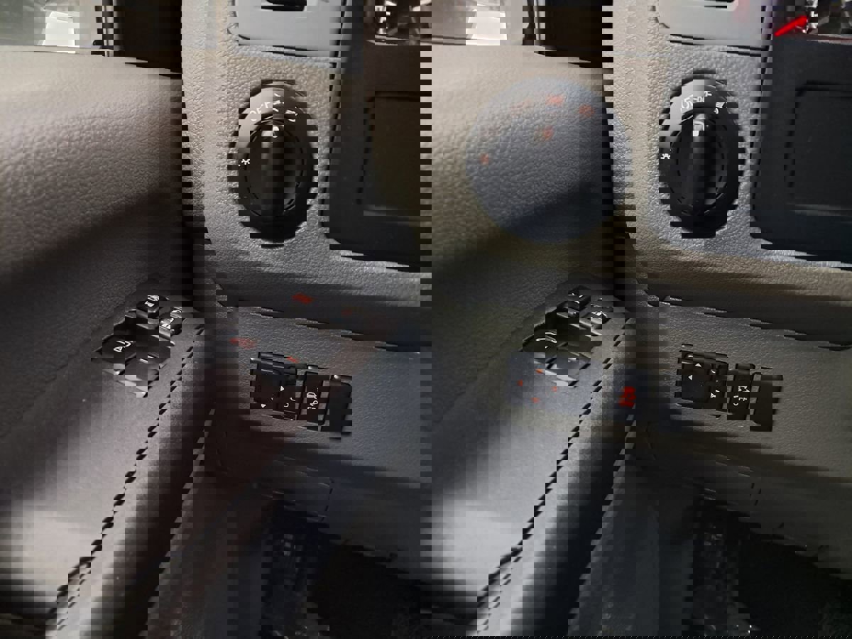 Used 2015 Nissan NV 2500 SV image 20