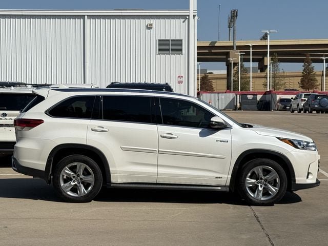 Used 2017 Toyota Highlander Limited AWD/4WD image 3