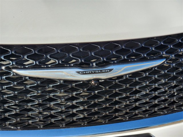 Used 2024 Chrysler Pacifica Touring-L image 11