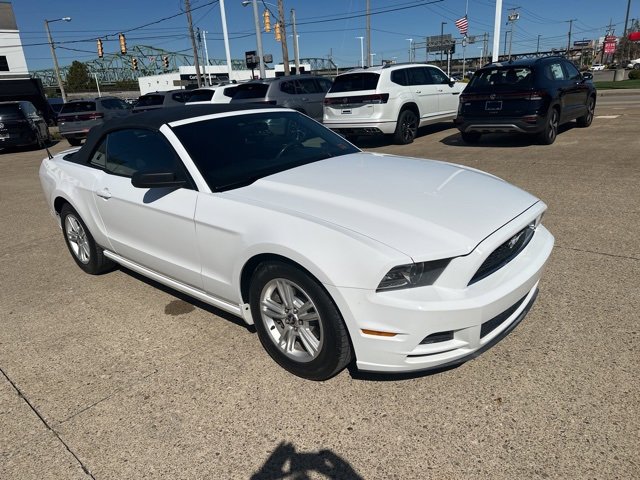 Used 2014 Ford Mustang Convertible image 7