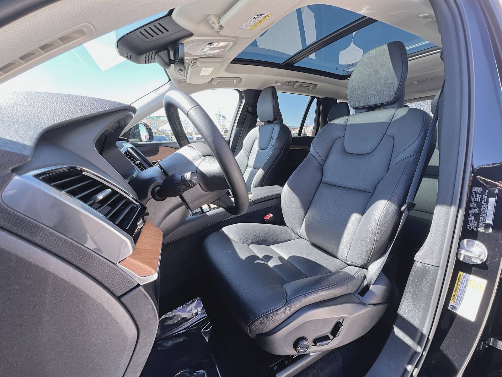 Certified 2023 Volvo XC90 B6 Plus w/ Protection Package Premier image 13