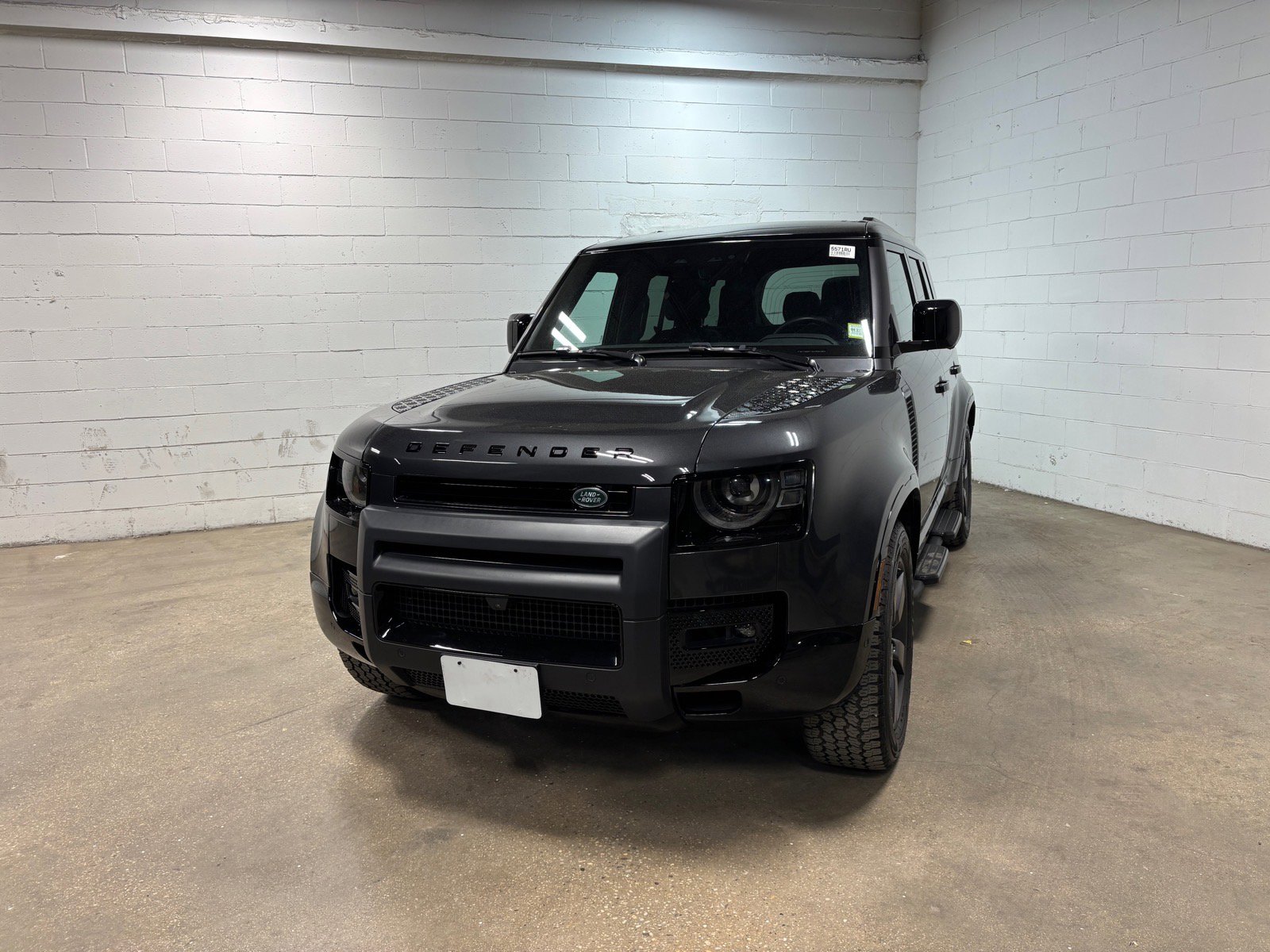 Used 2023 Land Rover Defender 110 X-Dynamic SE AWD/4WD image 2