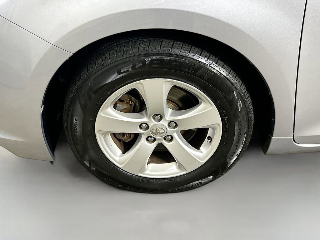 Used 2017 Toyota Sienna LE image 8