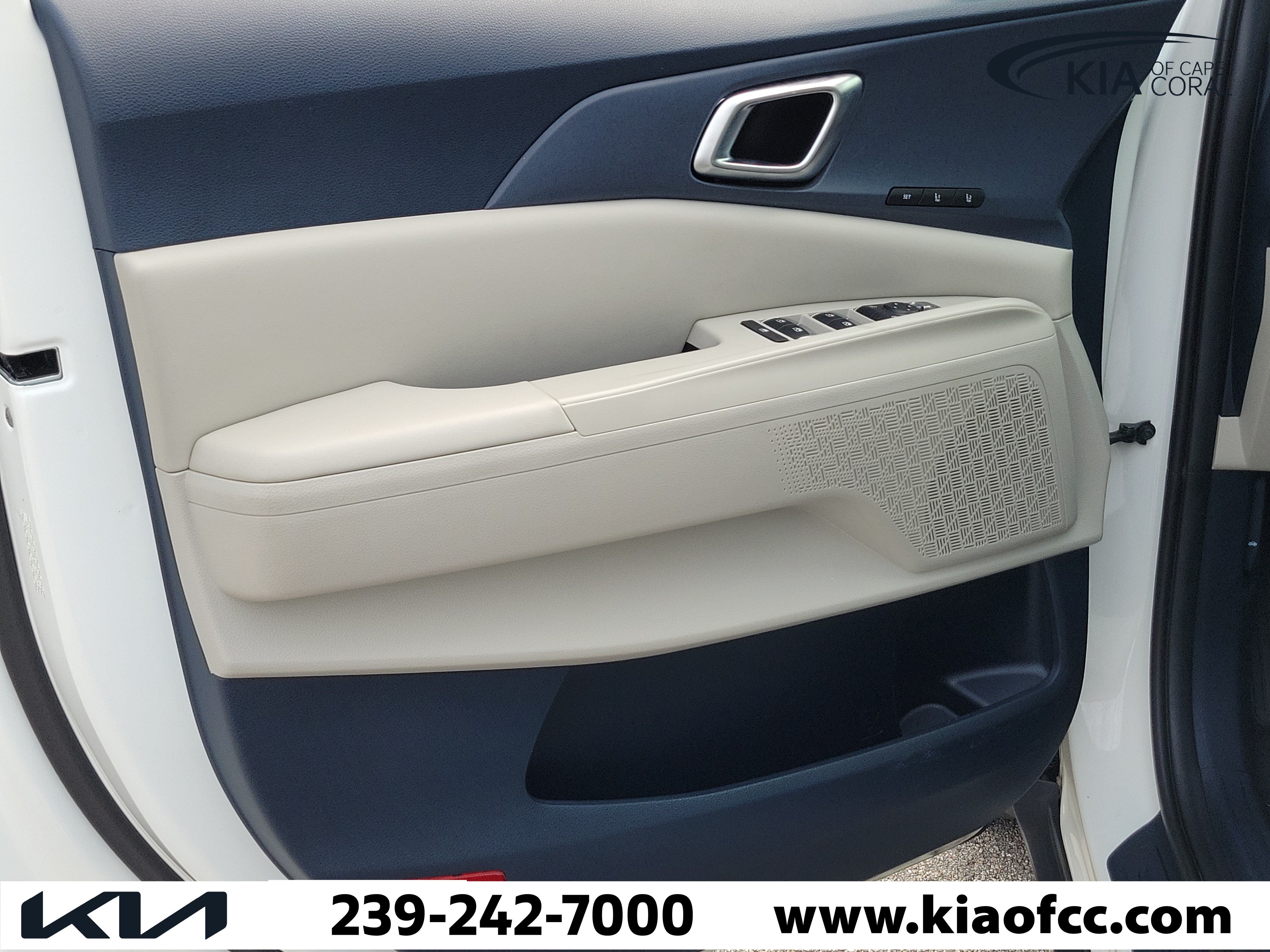 Certified 2025 Kia Carnival EX FWD image 29