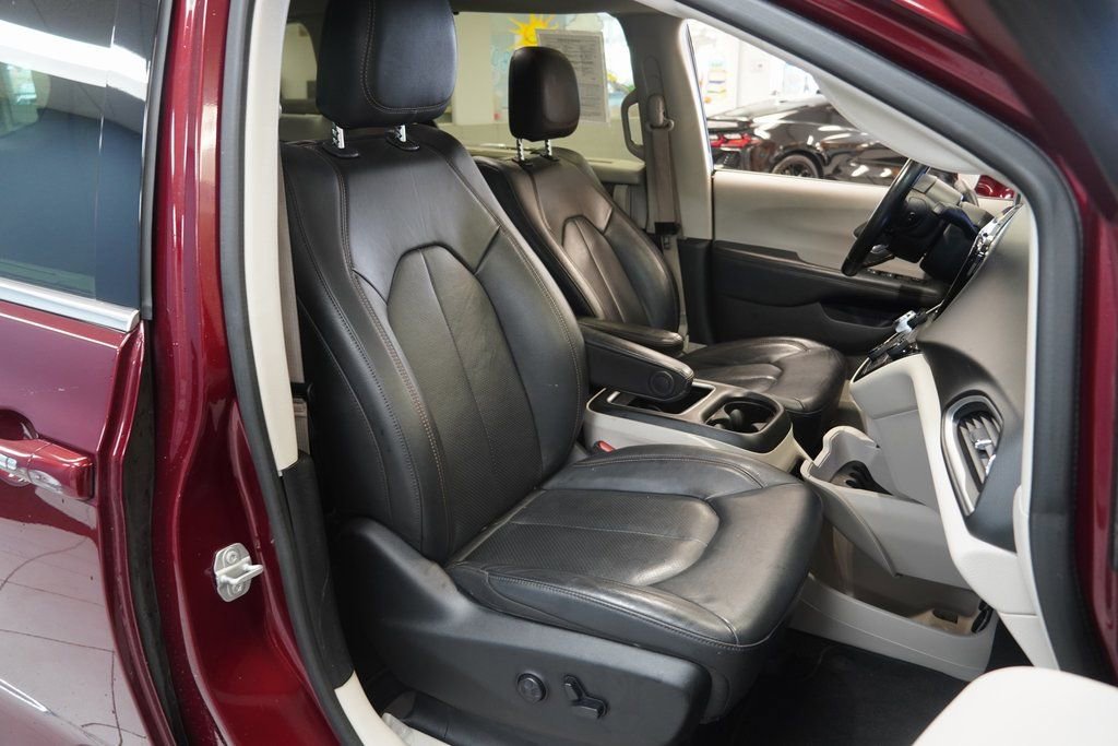Used 2020 Chrysler Pacifica Touring-L Plus image 21
