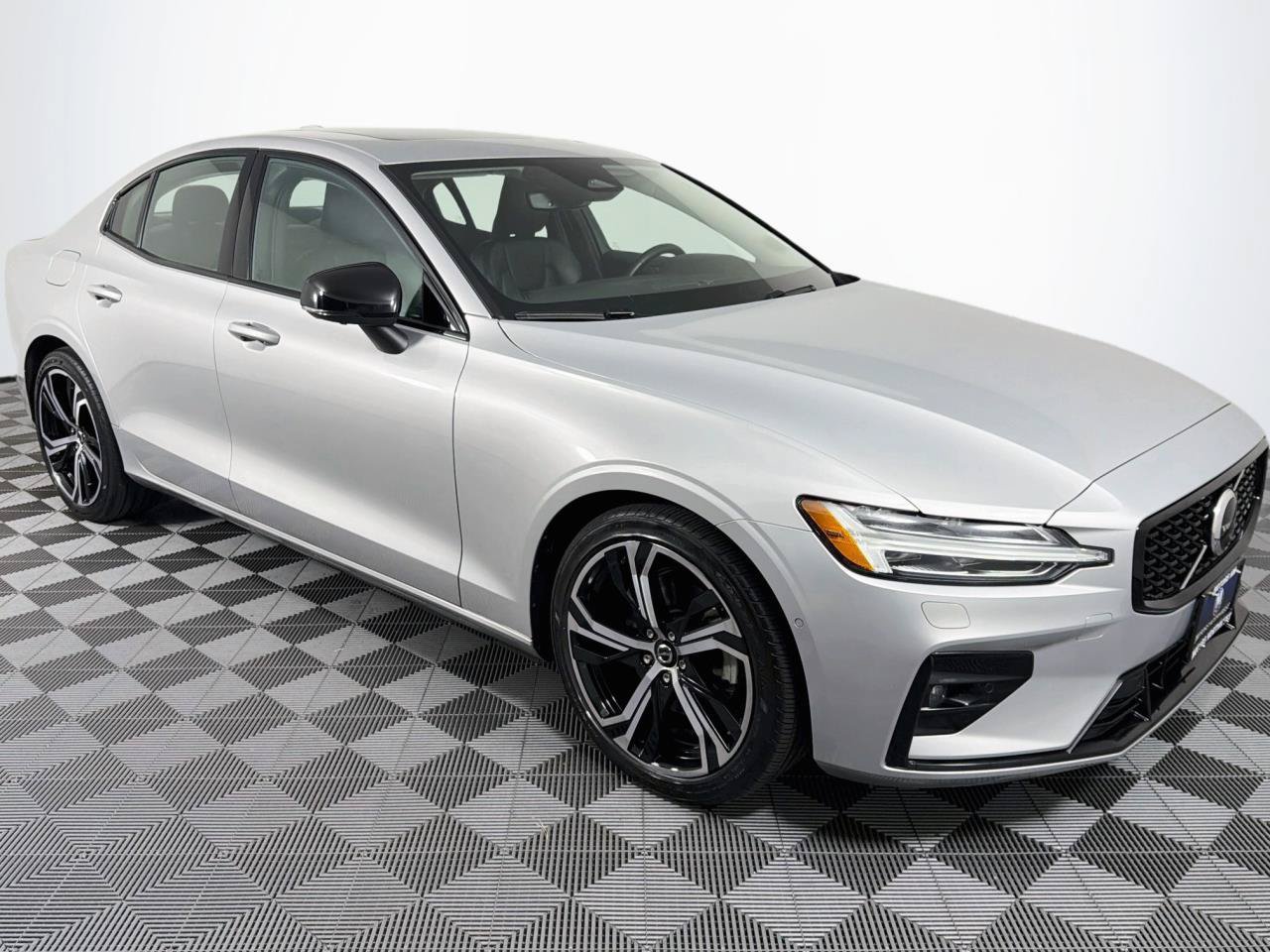Used 2024 Volvo S60 B5 Plus FWD image 26