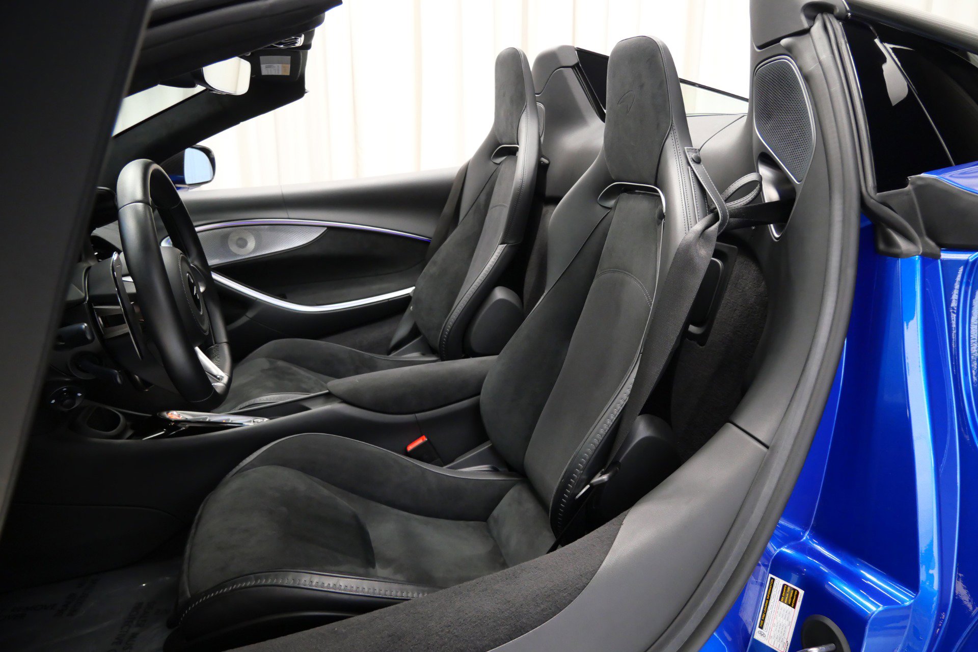 Used 2025 McLaren Artura Spider image 22