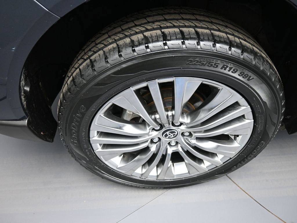 Certified 2023 Toyota Venza XLE AWD/4WD image 12