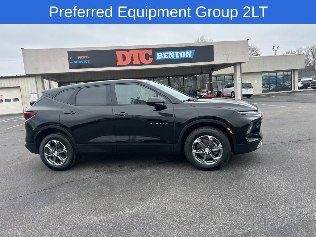 Used 2025 Chevrolet Blazer LT image 3