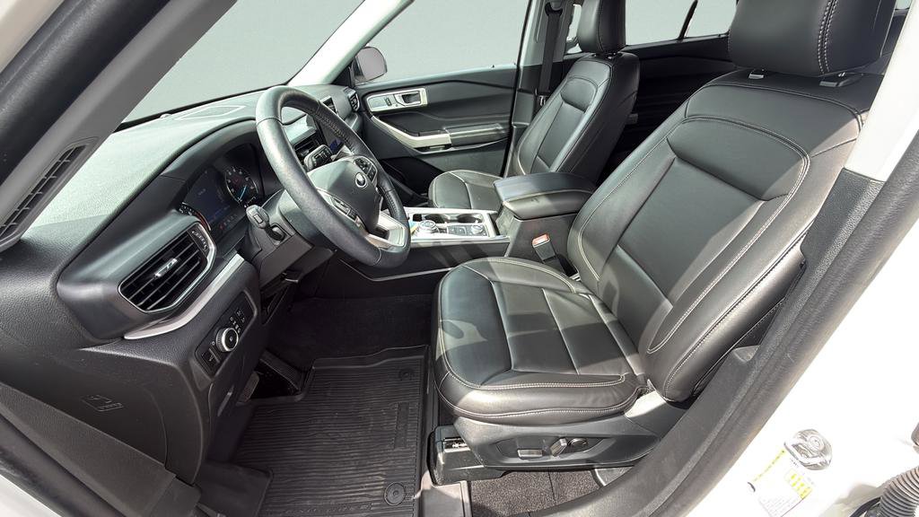 Certified 2024 Ford Explorer XLT w/ Equipment Group 202A AWD/4WD image 27
