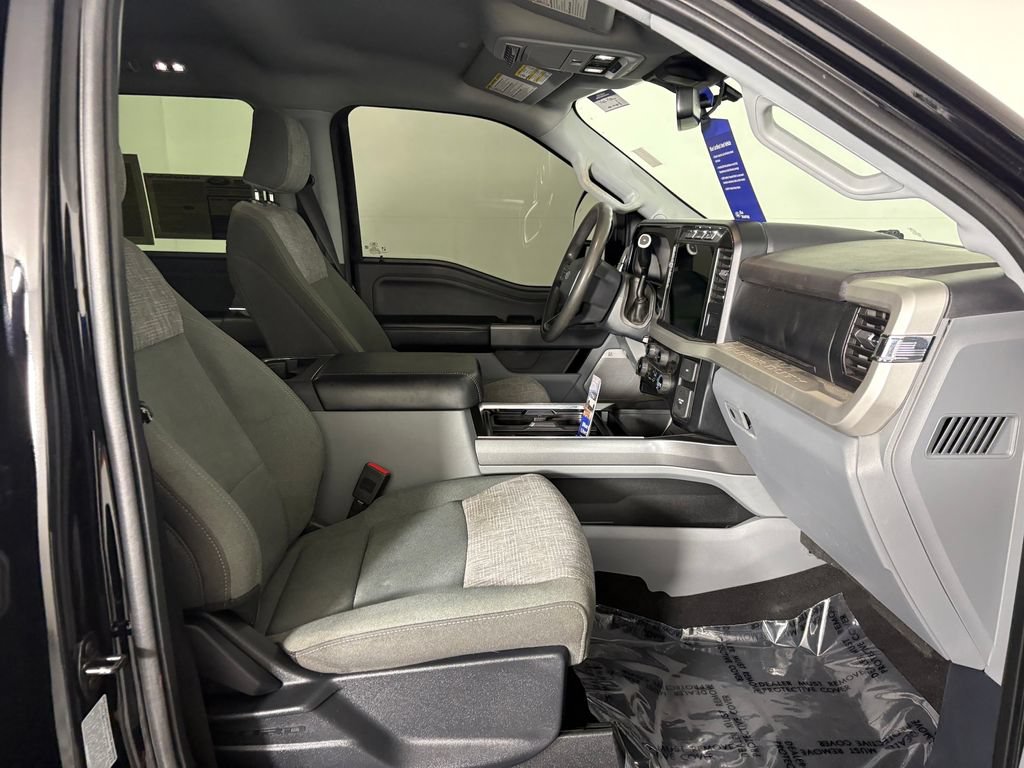 Certified 2023 Ford F250 XLT w/ Black Appearance Package AWD/4WD image 35