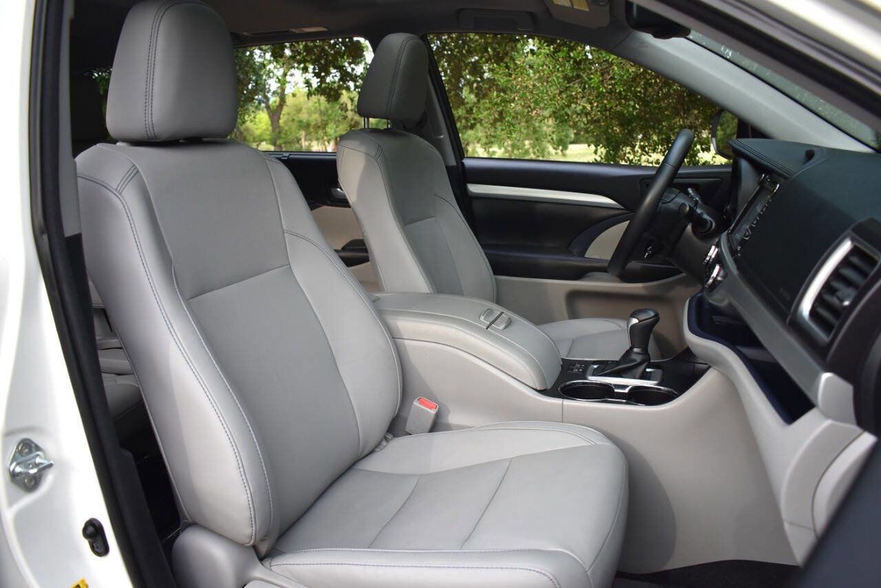 Used 2015 Toyota Highlander XLE AWD/4WD image 25