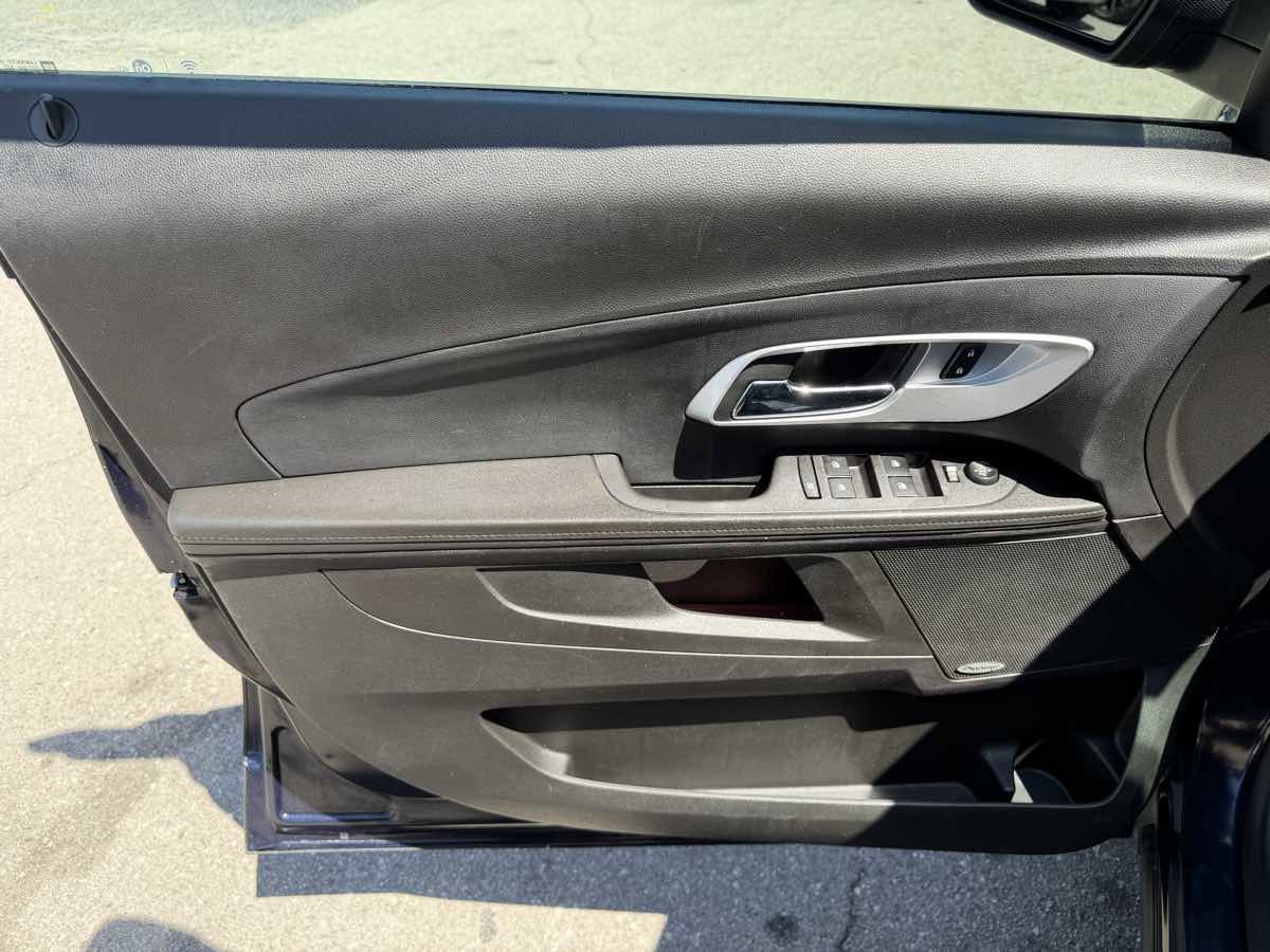 Used 2017 Chevrolet Equinox LT image 12