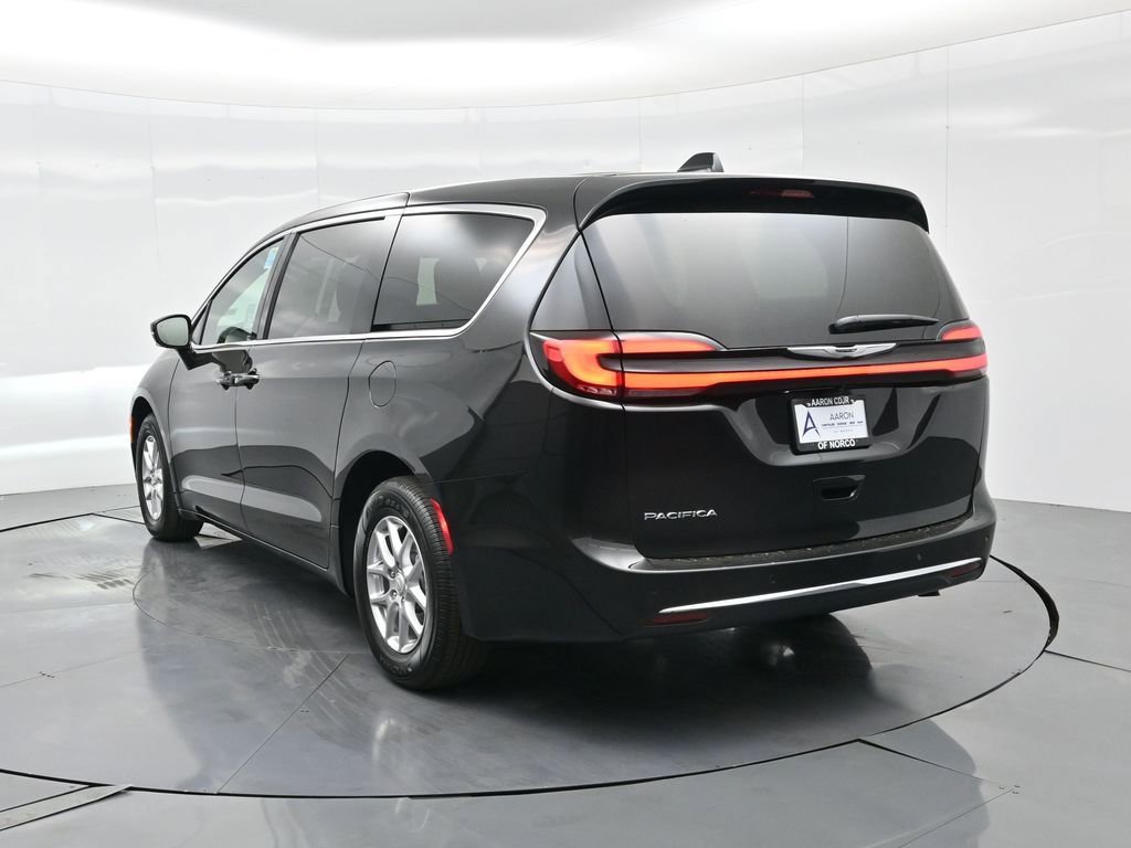 New 2026 Chrysler Pacifica Select image 9