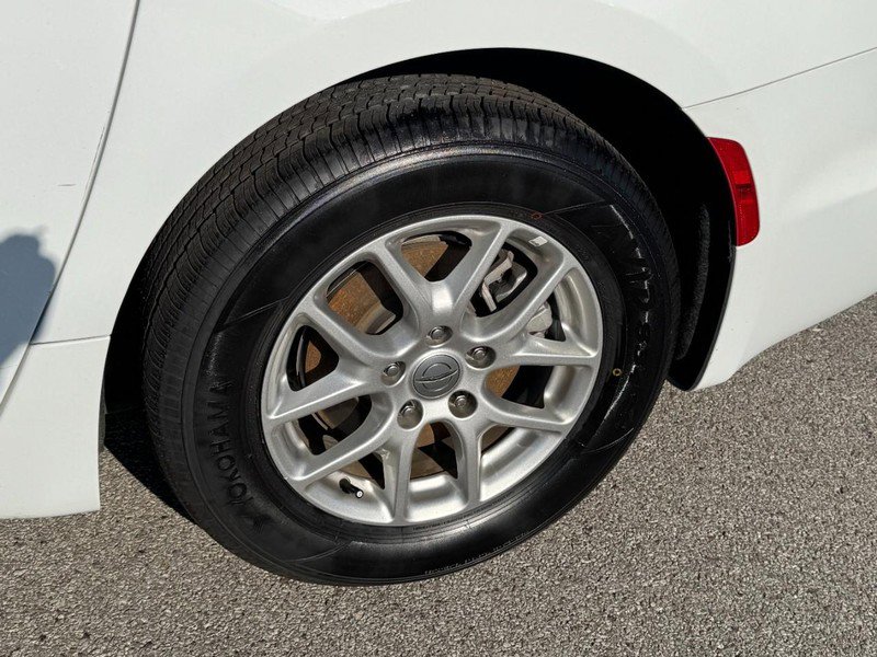 Used 2025 Chrysler Pacifica Select image 27