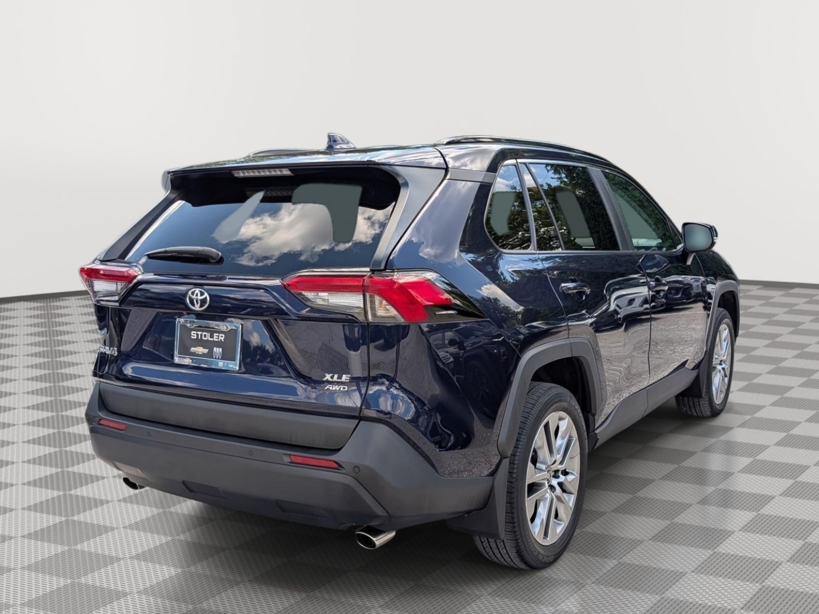 Used 2023 Toyota RAV4 XLE Premium AWD/4WD image 5