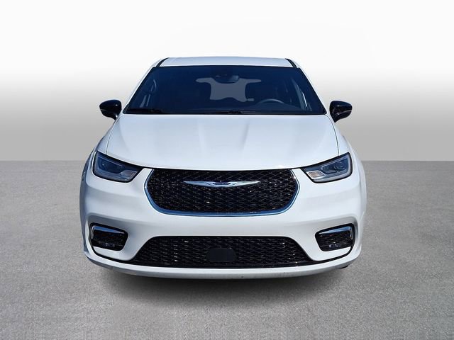 Used 2025 Chrysler Pacifica Select image 2