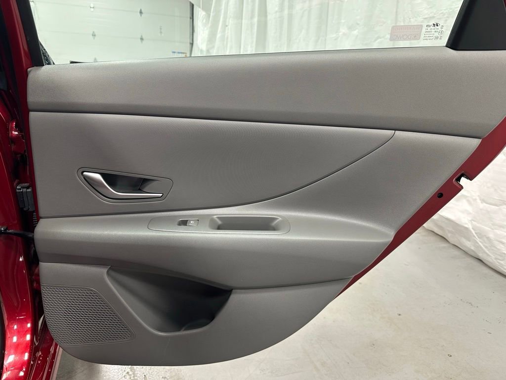 Used 2025 Hyundai Elantra SE FWD image 46