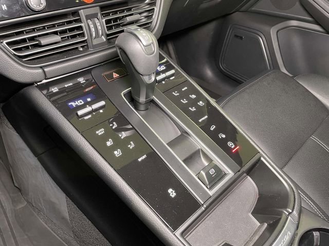 Certified 2025 Porsche Macan image 34