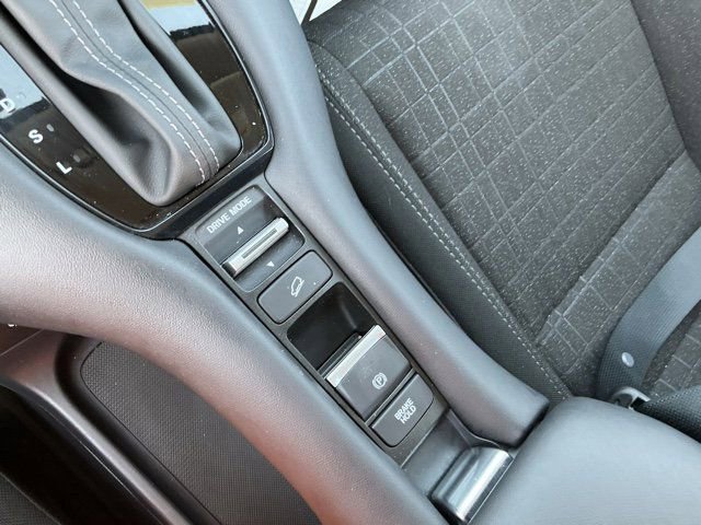 Used 2025 Honda HR-V LX image 19