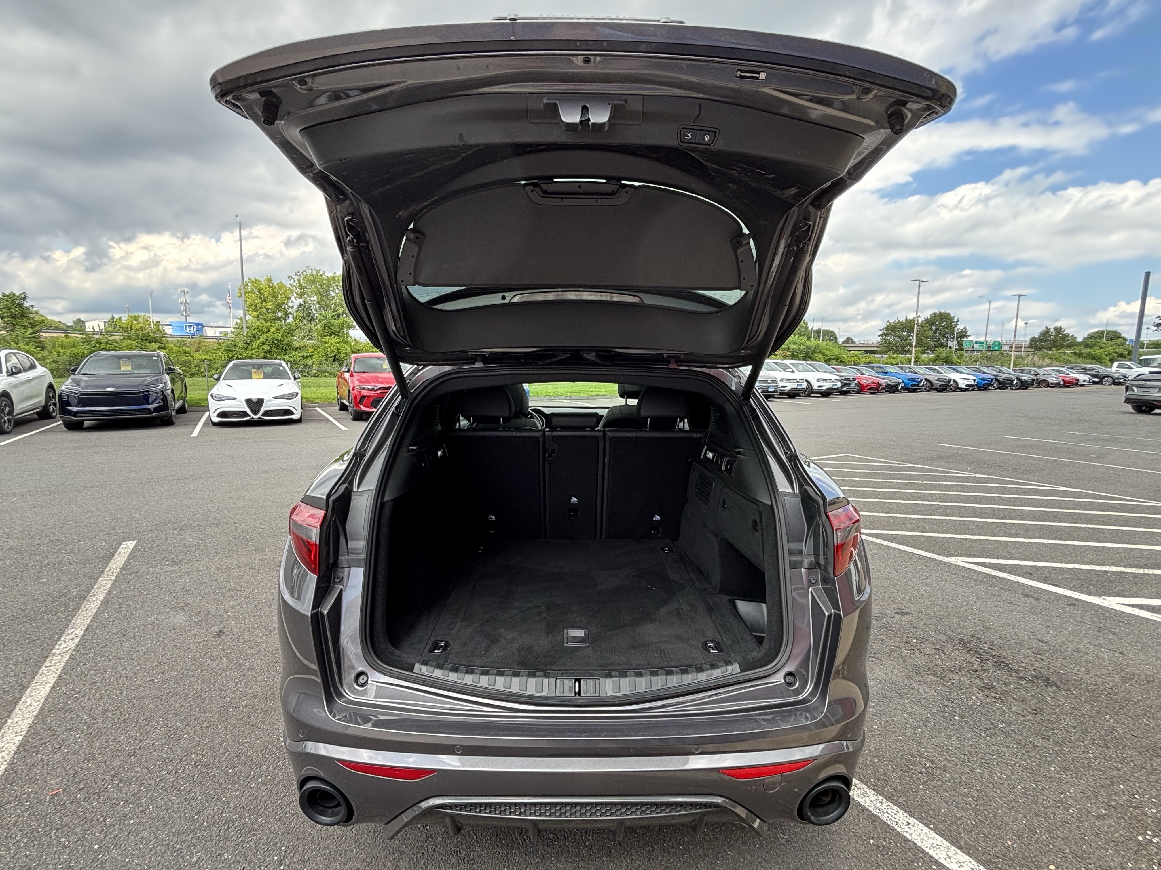 Certified 2023 Alfa Romeo Stelvio Veloce AWD/4WD image 45