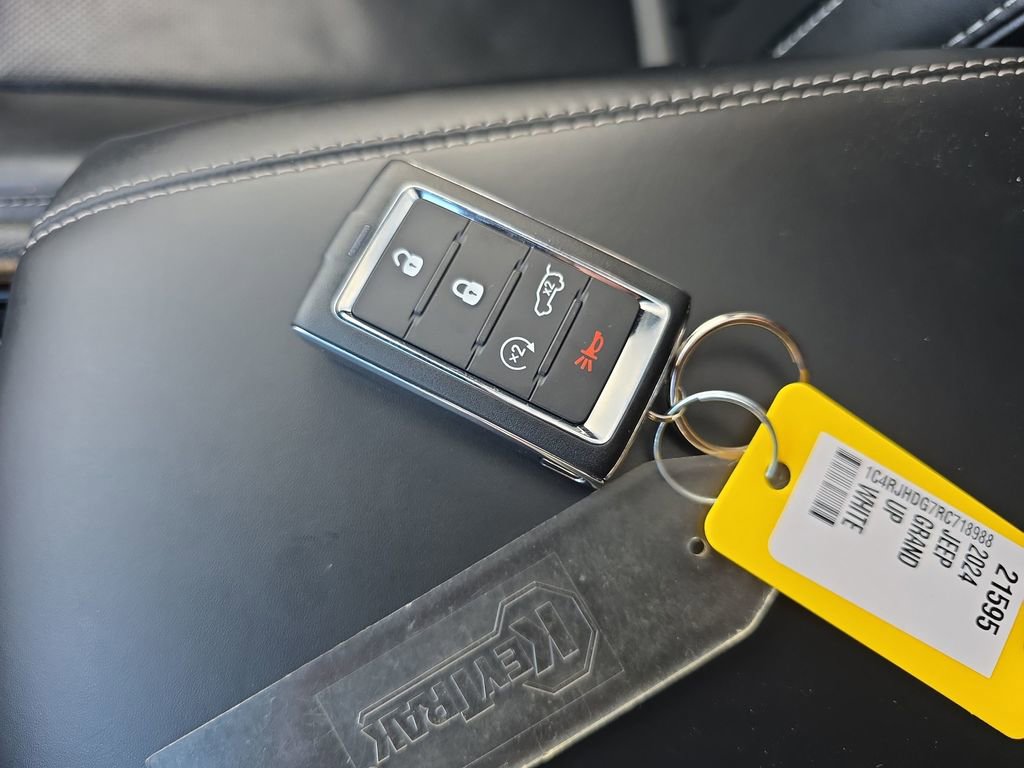 Used 2024 Jeep Grand Cherokee Overland w/ Trailer Tow Package image 30