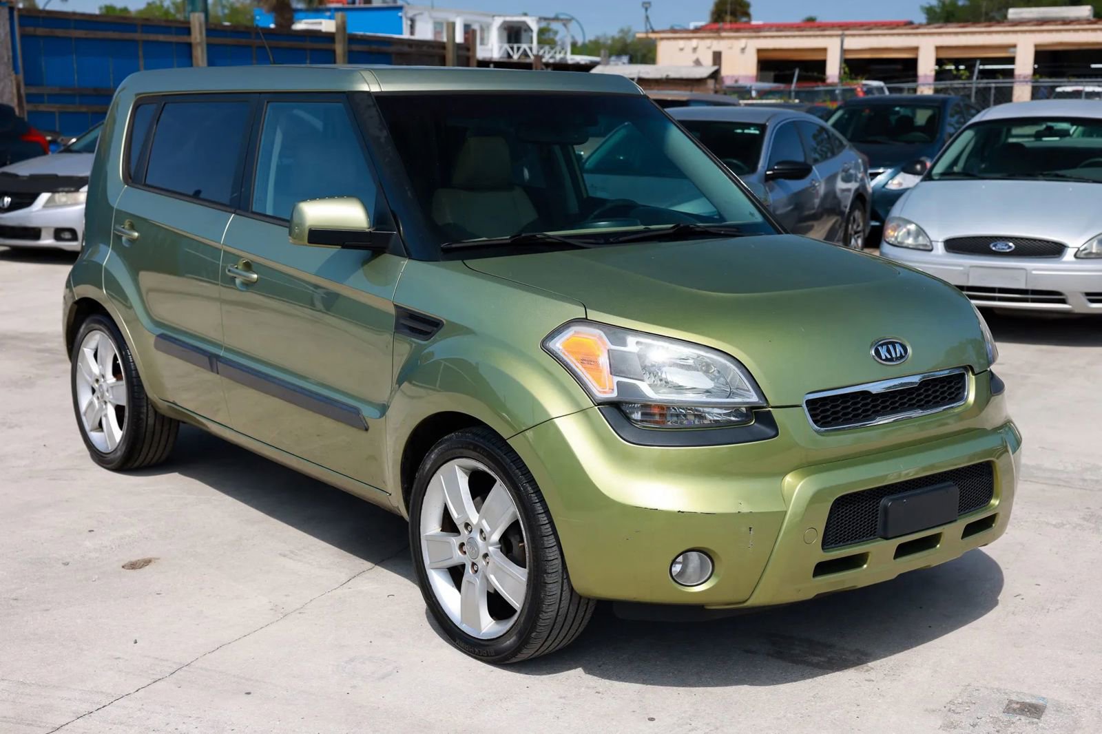Used 2011 Kia Soul ! FWD image 9