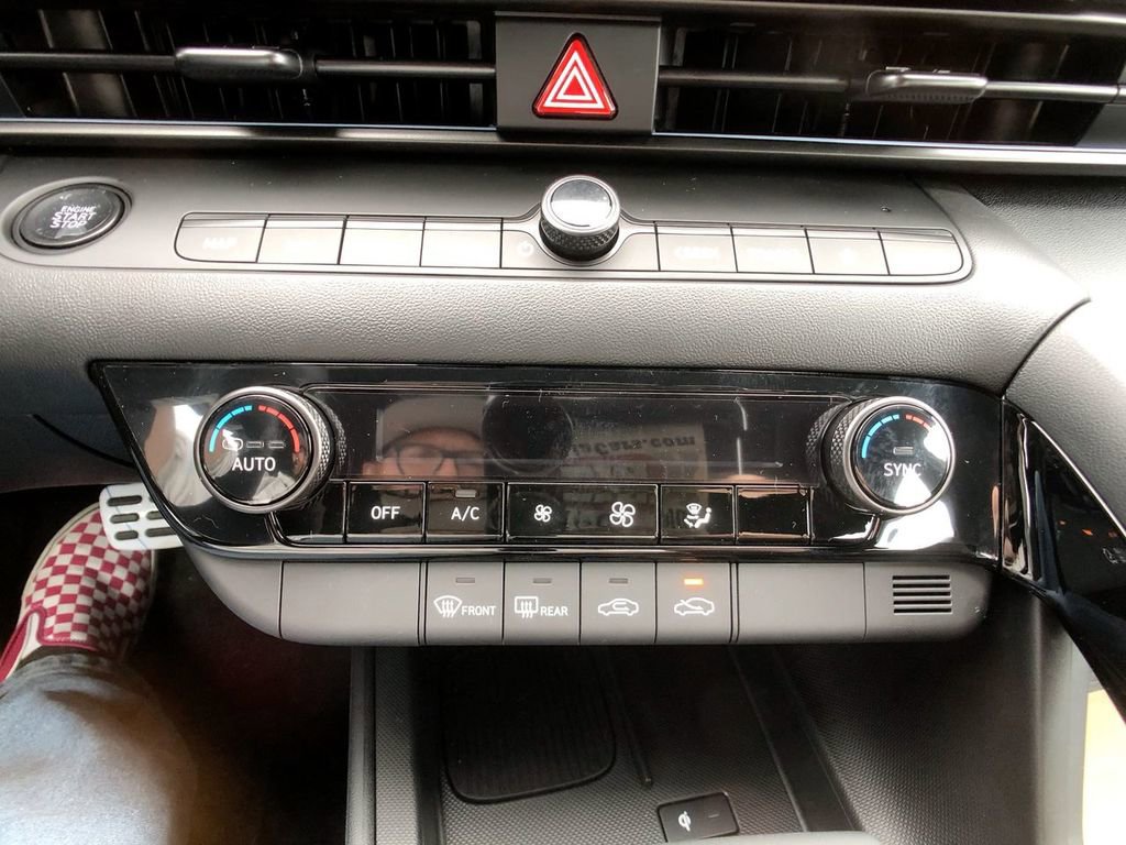 New 2025 Hyundai Elantra SEL image 21