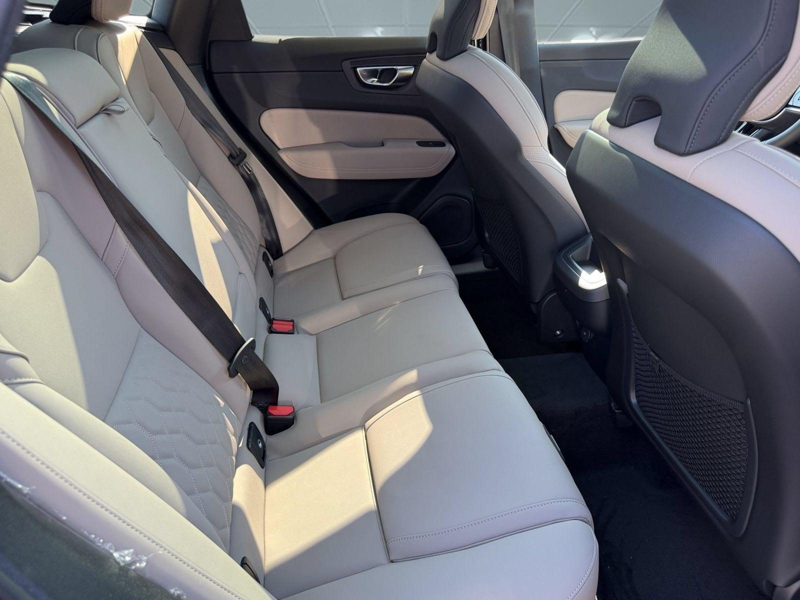 New 2027 Volvo XC60 B5 Plus AWD/4WD image 30