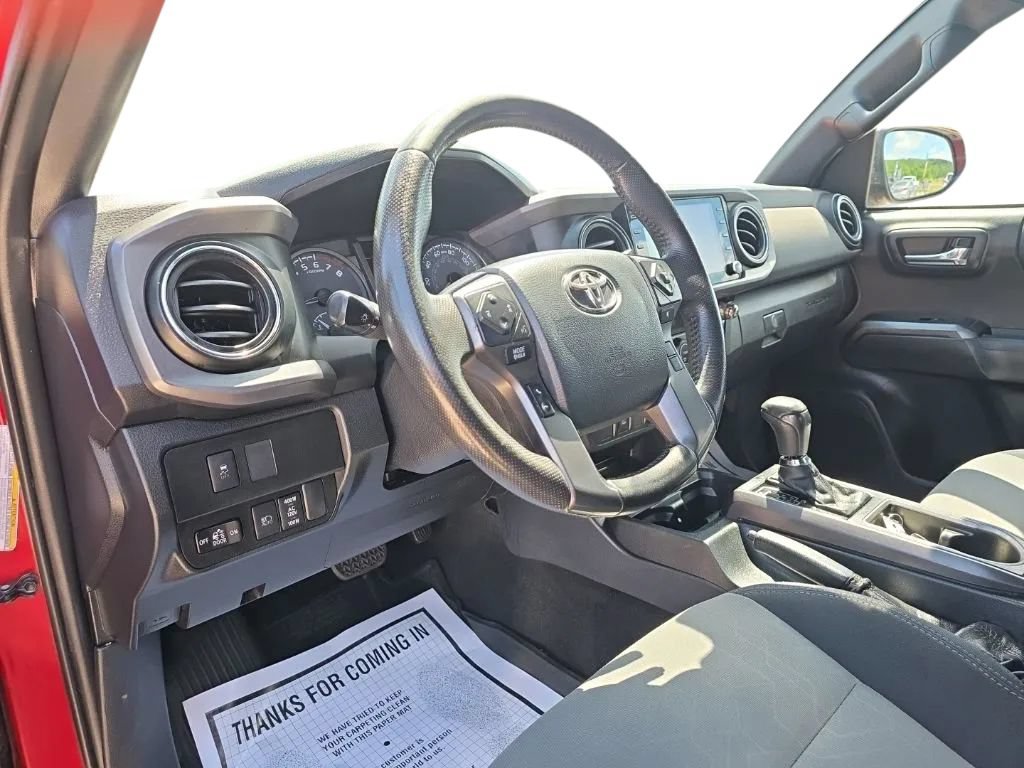Used 2020 Toyota Tacoma TRD Off-Road AWD/4WD image 13