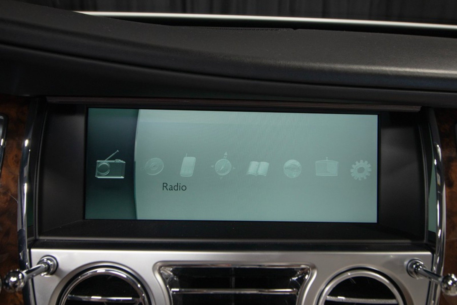 Used 2017 Rolls-Royce Dawn image 31