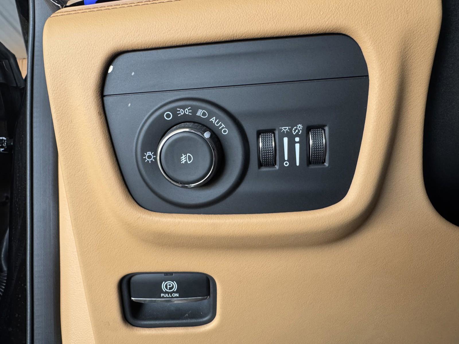 Used 2024 Jeep Grand Cherokee Summit image 22