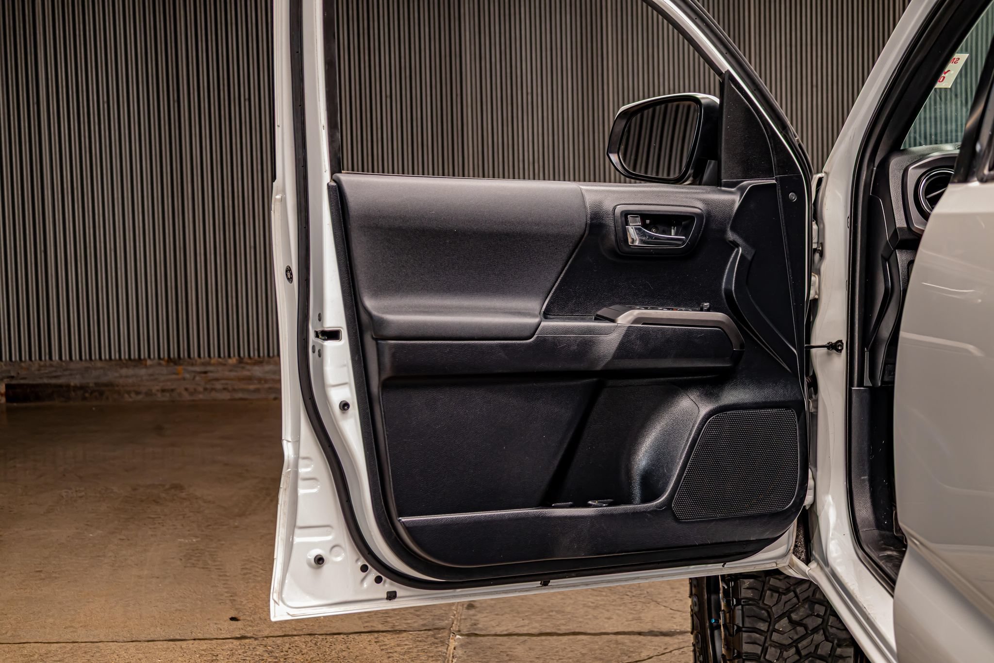 Used 2019 Toyota Tacoma TRD Sport AWD/4WD image 29