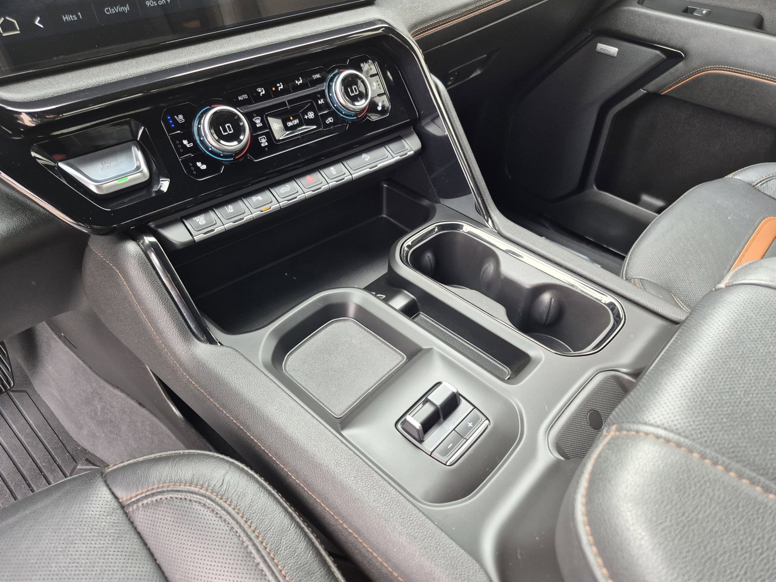 Used 2024 GMC Sierra 2500 AT4 w/ AT4 Premium Plus Package image 12