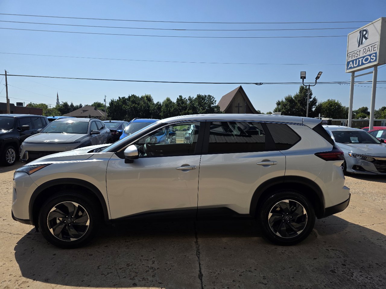 Used 2024 Nissan Rogue SV image 4