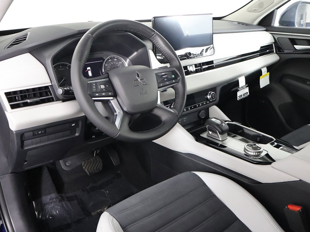 New 2025 Mitsubishi Outlander SE image 29