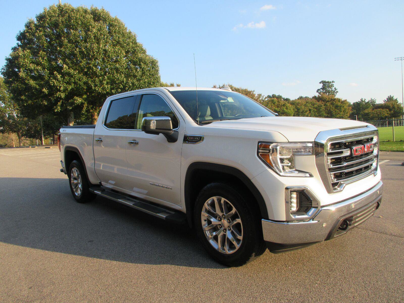 Used 2022 GMC Sierra 1500 SLT w/ SLT Premium Plus Package AWD/4WD image 3