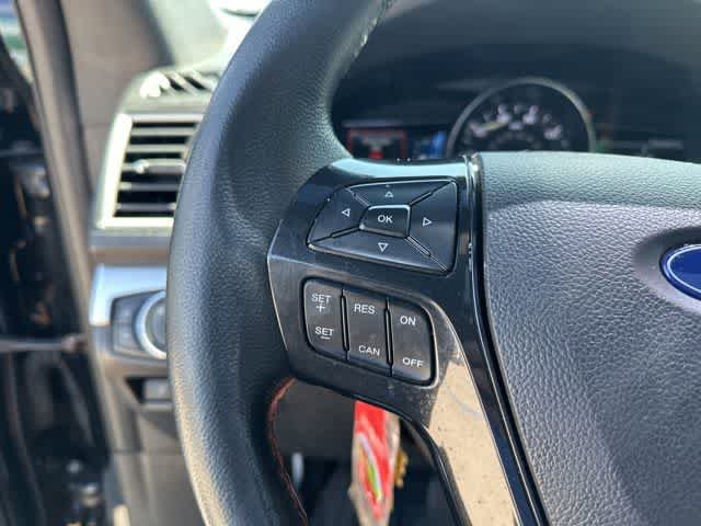 Used 2017 Ford Explorer XLT w/ Equipment Group 202A AWD/4WD image 13