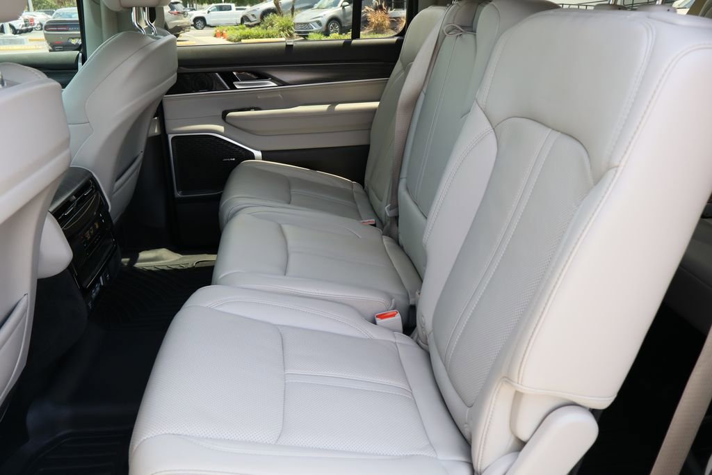 Used 2023 Jeep Wagoneer L Series II w/ Convenience Group I AWD/4WD image 26