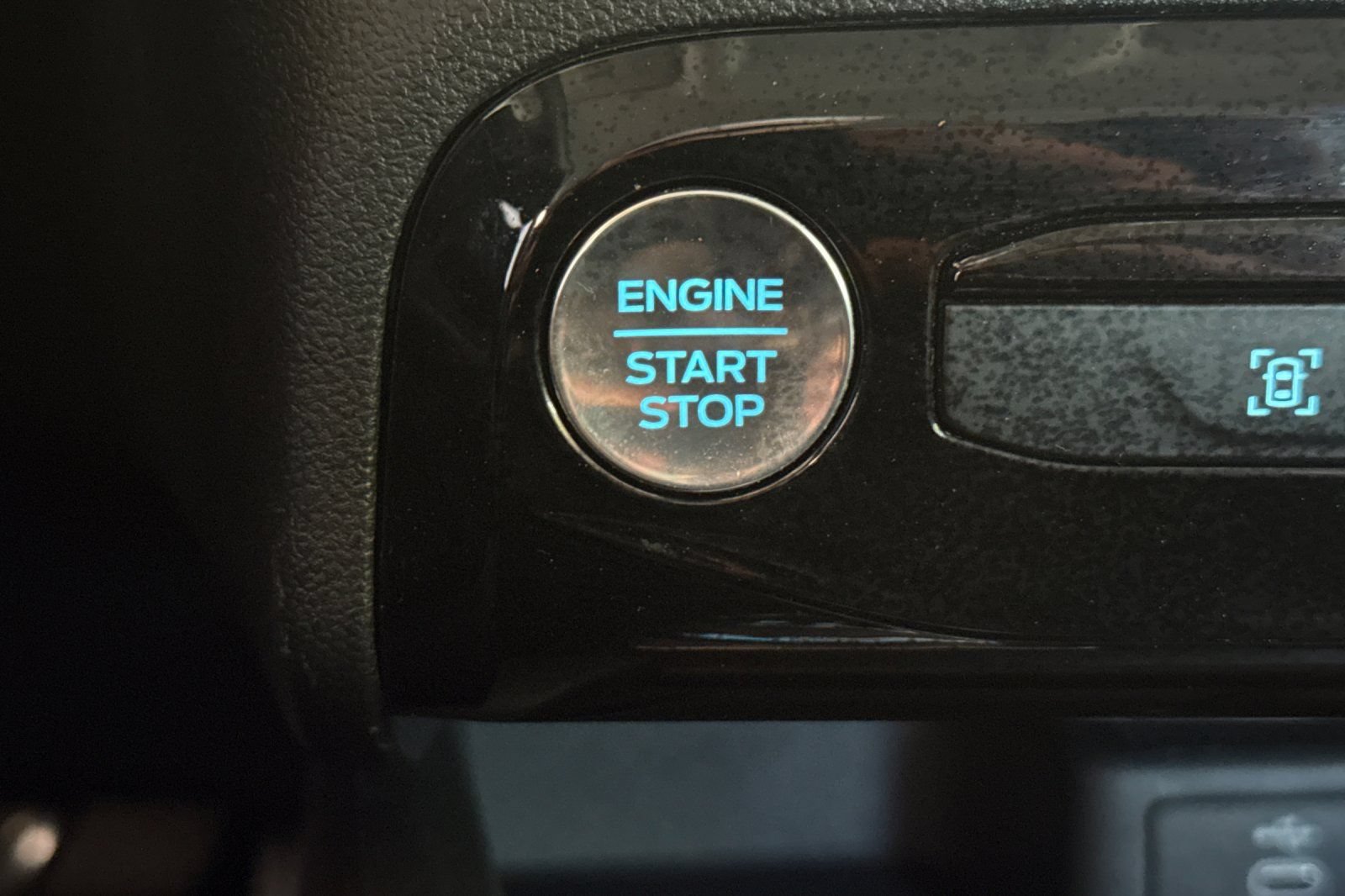 Used 2025 Ford Escape Platinum AWD/4WD image 30