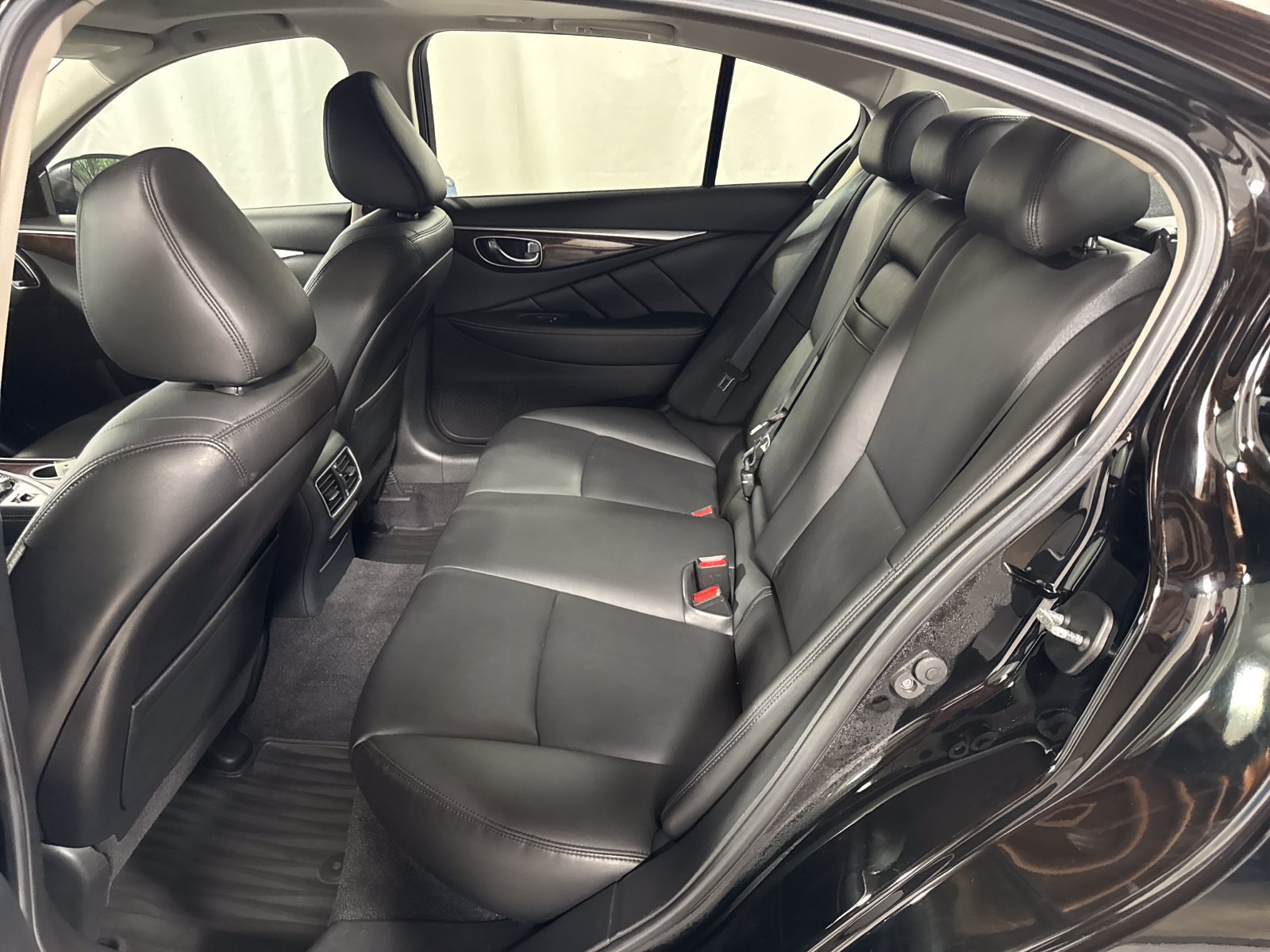 Used 2018 INFINITI Q50 Luxe w/ Essential Package (3.0T Luxe) AWD/4WD image 5