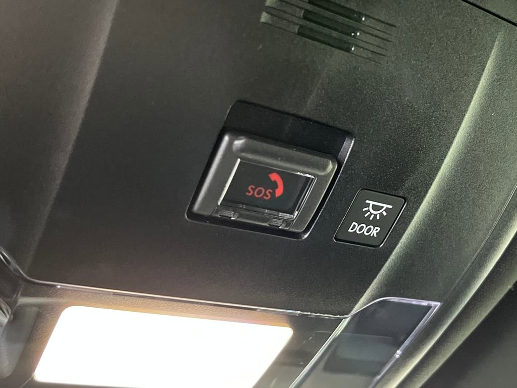 Used 2022 Lexus UX 200 w/ Accessory Package (Z1) image 36